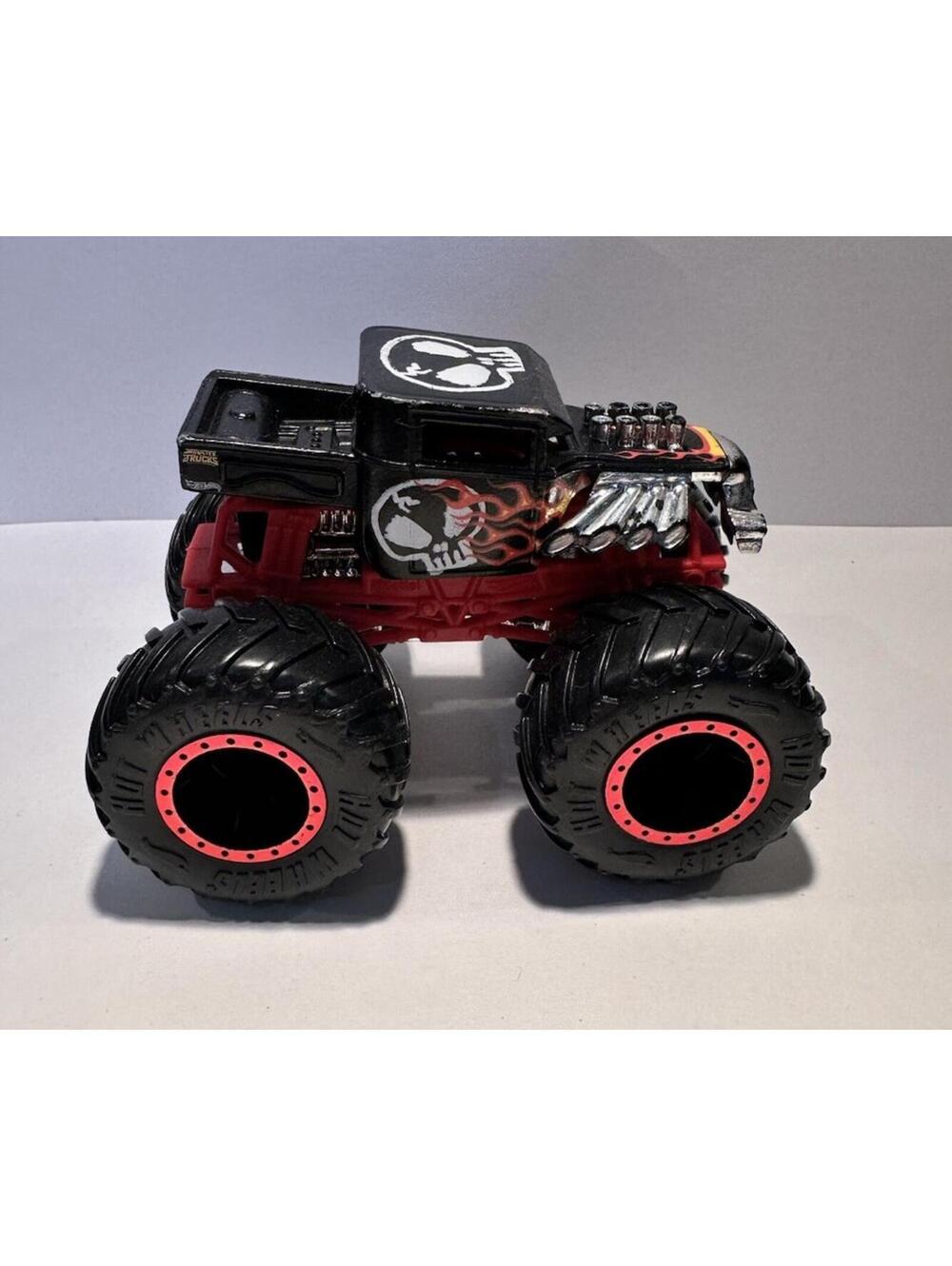 Hot Wheels Monster Jam Truck 1:64 Bone Shaker  Diecast Vehicle Black Red